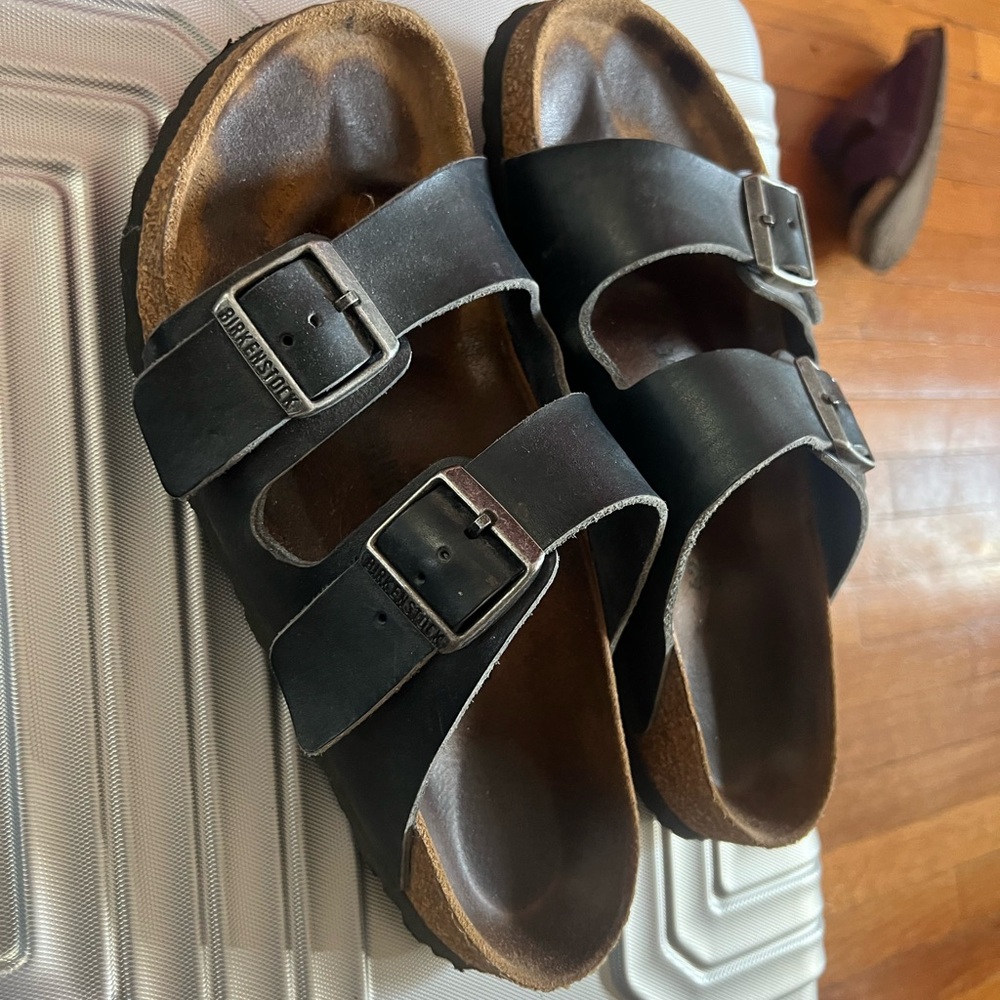 Size 42 birkenstock arizonas. very lightly worn